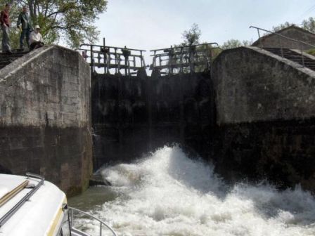 4 - Opération écluse, remous pendant montée des eaux